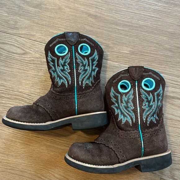 Ariat fat baby girls boots. - Picture 2 of 7